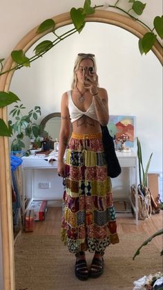 Outfit Inspo Boho Casual, Boho Skater Style, La Aesthetic Outfits, Modern Bohemian Outfits, Boho Rave Outfit, Musician Outfits, How To Layer Clothes, Summer Outfits Vsco, Hippy Outfits