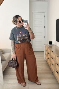 Dark Feminine Fashion, Curvy Mom Outfits, Fall Dress Trends, Tube Romper, Mommy Outfits, Trends For 2024, Feminine Fashion