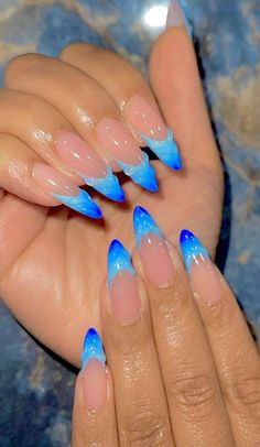 Almond Shape Vacation Nails, Ombre Nail With Design, Blue Aesthetic Nails Acrylic, Almond Nails Designs Blue, Blue Almond Nails Design, Stilleto Nails Designs, Blue Acrylic Nails, Fancy Nails Designs, Glow Nails