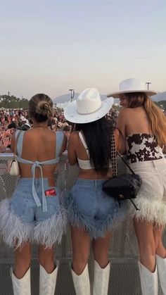 Western Coachella Outfit, Stagecoach Outfit 2024, Stagecoach Aesthetic, Girly Concert Outfit, Stagecoach Festival Outfits, Stagecoach 2024, Stagecoach Fashion, Stagecoach Outfits, Stampede Outfit