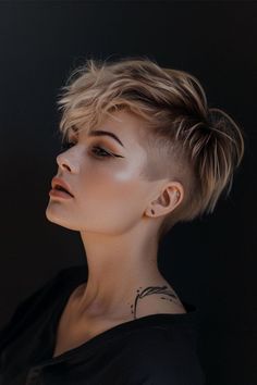 Side Shaved Hairstyles Short, Half Shaved Hair Short, Hairstyle Mohawk, Faux Hawk Women, Short Hair Shaved Sides, Pixie Cut Shaved Sides, Best Haircuts For Men, Pixie Undercut, Textured Fringe