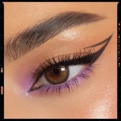 Glamorous Eyeshadow Looks, Eyeliner Styles With Color, Colored Eyeliner Makeup Looks, Make Up On Brown Eyes, Model Aesthetic Makeup, Colorful Eye Makeup Aesthetic, Eyeliner Styles Color, Pop Of Color Eyeshadow Looks, Makeup Pictures Ideas