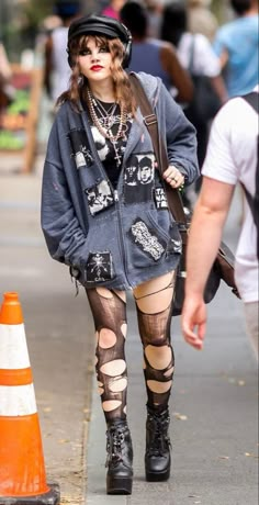 Saanvi Core Aesthetic, Punk Fashion 2023, Alternative Fashion 2023, Grunge Alternative Outfits, Punk Fall Fashion, Harajuku Grunge Fashion, Maximalist Alt Fashion, Voidpunk Fashion, Alt Rock Outfit