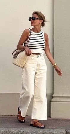 Moda Over 40, Mode Ab 50, How To Look Expensive, Style Casual Chic, Chic Summer Outfits, Italy Outfits, Looks Street Style, Style Mistakes, Summer Fashion Outfits