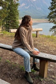 Seasonal Jobs Aesthetic, Blundstones Outfit, Blundstone Outfit, Alaska Outfits, Blundstone Style, Granola Outfits, Pnw Style, Outdoorsy Style, Classic Turtleneck