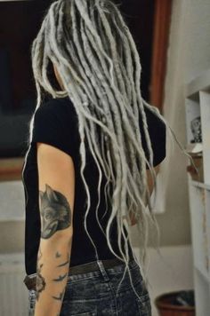 I like grey dreads Silver Dreadlocks, Grey Dreadlocks, Grey Dreads, White Girl Dreads, White Dreads, Blonde Dreads, Natural Dreads, Dread Braids, Dreads Girl