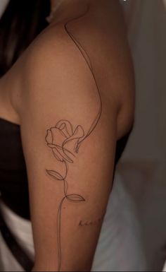 Front Hip Tattoos Women, Tattoo Ideas Female Arms, Contour Tattoo, Cross Tattoos For Women, Pretty Tattoos For Women, Tattoos For Black Skin, Classy Tattoos, Discreet Tattoos, Dainty Tattoos