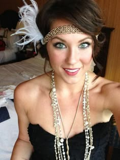 20s Party Outfit, Roaring 20s Hairstyles, Roaring 20s Party Outfit, Estilo Charleston, Green Wedding Hair, 20s Hair, Gatsby Style Wedding, Flapper Hair, Gatsby Hair