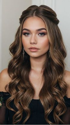 Graduation Up Do Hairstyles, Weave Hairstyles For Graduation, Up Styles For Long Hair Wedding, Curls Hairstyles For Long Hair, Hair Do With Headband, Bridesmaids Hairstyles For Long Hair Half Up, Full Hair Curls, Graduation Hair Inspiration, Hair Curls For Long Hair