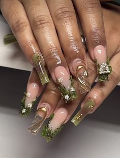 Green nails - Earthy green nails - green and gold nail art - acrylic nails Milky Nails, Colored Acrylic Nails, Dope Nail Designs, Classy Acrylic Nails, Really Cute Nails, Long Acrylic Nails Coffin, Acrylic Nails Coffin Pink, Unique Acrylic Nails, Acrylic Nails Coffin Short