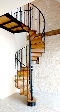 a spiral staircase in an empty room with white walls