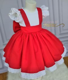 Vestido Chapéuzinho Vermelho Clássico    Rodado  Laço removível    Luxo, conforto e beleza    Dúvidas sobre o produto contate o vendedor Kid Styles, Baby Gym, Doll Clothes, Baby Clothes, Kids Fashion, Ready To Wear