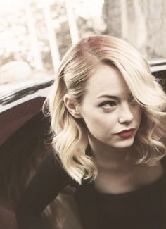 Emma-Stone-Wavy-Long-Bob, possible bridesmaid hair? Curls For Medium Length Hair, Wedding Hairstyles Medium Length, Medium Curls, Best Wedding Hairstyles, 2015 Hairstyles, Shoulder Length Hair Cuts, Wedding Hair Down, Penteado Cabelo Curto, Vintage Diy