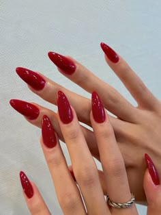 Vermelho  Collar    Unhas Nuas Embellished Almond Nails Red, Nail Whitening, Bare Nails, Long Red Nails, Nail Art Set, Almond Nails Designs