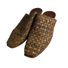 Lovely Cydwoq mules with intricate woven olive/taupe leather with great detail. Sandals have leather both inside end out and are very comfortable. Shoes measure 3"2 at its widest base and 10"5 from heel to toe on the exterior.  Shoes are not new and look amazing with no tears and are clean with minor wear on bottom base. 100% genuine Cydwoq hand made in USA.  I SHIP WORLDWIDE   I want to stress that item is vintage which means it's not new. All my customers are very important to me and I believe communication is very important. I do not sell or encourage any one to sell fakes. I do gladly combine shipping and items returned to me by the post office will be charged additional postage upon being reshipped. Any questions please email me and I will be more than happy to answer all your questio Cydwoq Shoes, Woven Leather Sandals, Woven Sandals, Taupe Leather, Leather Weaving, Comfortable Shoes, Women's Shoes Sandals, Womens Sandals, Shoes Sandals