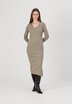 Calvin Klein Jeans V-NECK DRESS - Abito in maglia - brindle Fall Dress Casual, Dress Casual Outfits, Dresses Casual Fall, Fall Dress, Dress Robes, Jumper Dress, Calvin Klein Jeans, V Neck Dress, Fall Dresses