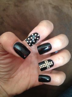 Black nail art, Inspired by Yasmine Nousseir Designed Acrylic Nails, Nail Ideas Fancy, Short Nail Inspo Grunge, Black Nails With Rhinestones Simple, Short Punk Nails, Black Stud Nails, Black And Pearl Nails