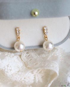 Introducing our exquisite pearl drop bridal earrings! These timeless accessories combine elegance with a hint of sparkle, featuring a classic pearl and a graceful drop that creates the ideal look for your special day. Delicately designed, these earrings reflect light beautifully, delivering a dazzling effect in a petite size. Adorned with marquise crystal stones and lustrous pearls, they add a touch of sophistication to any bridal ensemble. These earrings come in both pierced and clip-on options Pearl Drop Bridal Earrings, Drop Bridal Earrings, Pearl Bridesmaid Jewelry, Pearl Drop Earrings Bridal, Earring Pearl, Wedding Earring, Pearl Earrings Wedding, Jewelry Bridesmaid, Etsy Bridesmaid Gifts