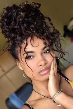 Up Do Hairstyles For Curly Hair, Top Bun Long Hair, High Bun Upstyle, Curly Hairstyles Bun Up Dos, Up Dos For Long Curly Hair, Styling Long Curly Hair, High Curly Updo, Curly Grunge Hair, Cute Long Curly Hairstyles