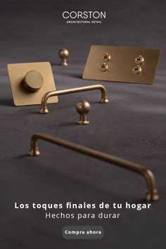 an advertisement for a new kitchen faucet with brass handles and knobs in spanish