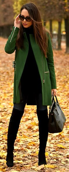 Jessica R. looks cute and ready for winter in this emerald green coat. You can get a similar look by pairing your over the knee boots with a block coloured coat.   Coat: Zara, Turtleneck: Banana Republic, Jeans: Denim, Boots: Ivanka Trump, Bag: Prada. Zara Turtleneck, Bag Prada, Outfit Chic, Denim Boots, Green Coat, Winter Mode, 가을 패션, Mode Inspiration, Fall Winter Outfits