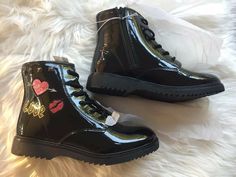 Black Boots Love Girls Size 5. Shipped with USPS Priority Mail. Slim Jeans Outfit, Girls In Love, Slim Jeans, Dr. Martens Boots, Fashion Styles, Leather Jackets, Jean Outfits, Winter Boot, Priority Mail