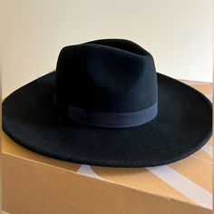 New Black Zara Fedora Hat Black Wide Brim Felt Hat For Winter, Black Wide Brim Western Sun Hat, Black Western Wide Brim Sun Hat, Black Wide Brim Boater Hat, Black Western Style Wide Brim Sun Hat, Black Western Boater Hat With Wide Brim, Adjustable Black Wide Brim Boater Hat, Black Fedora With Curved Brim, Winter Black Adjustable Boater Hat