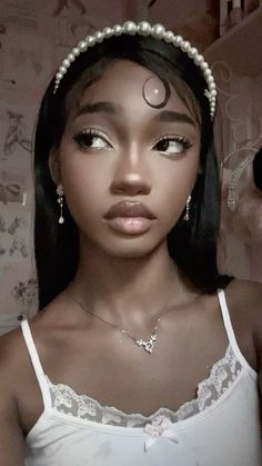 Eastern Makeup Look, Makeup Looks Coquette, Gyaru Makeup Black Women, Simple Gold Makeup, Uzzlang Makeup Look, Coquette Makeup Black Women, Dolly Makeup Aesthetic, Makeup Looks Alternative, Picture Day Makeup School