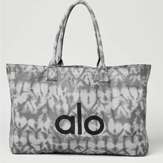 Brand New! 100% Authentic Color: Grey Size: 20” X 14” X 7” Heavy Duty Oversized Canvas Bag Features Corded Handles, An Alo Yoga Logo In The-Dye Pattern. Yoga Gym Bag, Plastic Handbag, Yoga Tote Bag, Yoga Tote, Yoga Logo, Gym Tote, Grey Tote, Yoga Bag, Shopper Tote