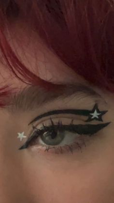 Cat Inspired Makeup Looks, Under Eyelashes Eyeliner, Metal Concert Makeup Ideas, Graphic Eyeliner Star, Inner Corner Star Eyeliner, Creative Eyeliner Looks Hooded Eyes, Star Makeup Ideas, Cute Simple Eyeliner, Big Eyeliner Makeup