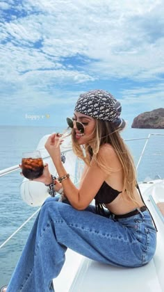 Summer Outfit Poses Swimsuit, Italy Poses, Boat Italy, Summer Outfit Style, Goa Outfits, Fashion Outfits Dresses, Beachy Outfits, Vacay Outfits, Outfits Dresses