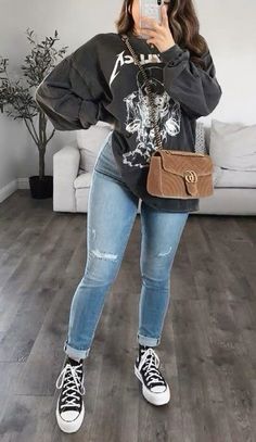 ♡ ; Pinterest : @ XOkikiiii Cute Fall Outfits With Converse, Outfits Ideas With Black Converse, Grunge Everyday Outfit, Mom Grunge Style, Pretty Tomboy Outfits, Emo Concert Outfit Ideas, Cute Concert Outfits Casual, Emo Mom Aesthetic, Cute Everyday Outfits Girly