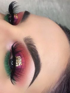 Mexican Makeup, Eyeshadow Ideas, Christmas Makeup Look, Colorful Eye Makeup, Green Eyeshadow, Holiday Makeup, Instagram Makeup, Christmas Makeup, Glitter Makeup