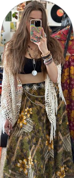 Hippie Aesthetic Outfit, Hippie Outfits 70s, Hippie Outfit Inspo, 60s Fashion Hippie, Hippie Elegante, 60s Outfits, Outfit Hippie, Looks Hippie, Maxi Skirt Outfit