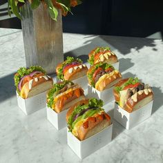 Egg drop sandwich Takeaway Aesthetic Food, Sandwich Plating Presentation, Sandwich Presentation Ideas, Sandwich Holder, Savory Cafe Food, Sandwich Business, Modern Sandwich Shop, Sandwich Cafe Interior, Sandwiches To Go