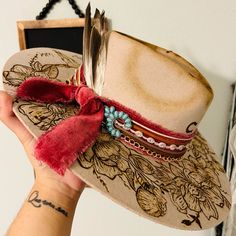 Beautiful Hand Burned Hat. I Make Custom Hats As Well Follow Shabbybroncboutique On Facebook For More! Custom Made Hats, Hand Burn, Horse Accessories, Large Hats, Felt Hat, Wide Brimmed Hats, Brim Hat, Custom Hats, Wide Brimmed