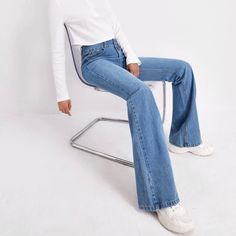 Only Tried On But Otherwise They’re New Size: Medium (Us 6) Waist: 29.5 In Hips: 39.4 In Leg: 44.9 In #Flarejeans #Jeans #Y2k #Streetwear #Highwaist Non-stretch High Rise Medium Wash Flare Jeans, High-rise Light Blue Cotton Flare Jeans, Mid-rise Stretch Flare Jeans With Belt Loops, Urban High-rise Denim Blue Flare Jeans, Everyday Washed Blue Multi-pocket Flare Jeans, High Waisted Flare Jeans, Jeans Y2k, Tall People, Y2k Streetwear