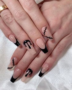 Simple Witchy Nails Halloween Nail Almond Shape, Wednesday Addams Nails Short, Gothic Nail Art Coffin, Minimal Spooky Nails, Wednesday Nails Art, Nightmare Before Christmas Nails Almond, Simple Black And White Halloween Nails, Easy Gel Nail Designs Halloween, Black Witchy Nails Short