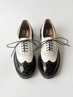 Black and white oxford shoe woman. Comfortable pad.  The rounded sock is complemented by decorative welt. Closed lacing and lots of perforations.  On the sock is a medallion. A beautiful addition to oxfords. Rubber sole Vibram (Italy) with tread that adds massive vapors. To see more shoe woman from our collection click: https://www.etsy.com/shop/TeShoes PRODUCT INFORMATION Colour: black & white Upper: toe - patent leather, genuine smooth leather Lining: leather Sole: EVA, polyurethane (Vibram) * Oxford Shoes Black And White, Oxford Shoes Women, White Oxford Shoes, Silver Oxfords, White Oxford, Shoes Chunky, Oxford Shoe, Oxford Platform, Saddle Shoes