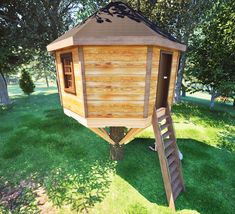 a tree house built into the side of a green field