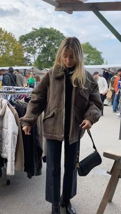 Winter Fashion Thrifted, Women In Their 20s Fashion, 2023 Fall Fits, Catskills Outfits, Winter Fits Streetwear Nyc, Winter Outfits Thrift, Thrifted Fall Fashion, Thrift Fall Outfits, Dublin Outfit Winter