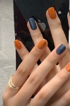 Classic Nail Designs, Nail Tip Designs, September Nails, Fall Gel Nails, October Nails, Classic Nails, Thanksgiving Nails, Blue Nail, Dipped Nails