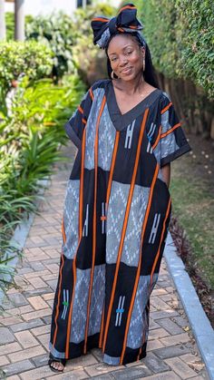 One Size Fits All Appropriate for US Size 6 - 12 (UK 10 - 16) Our loose fit Maxi Boubou Dress features a V-neck neckline, turn up cuff detail, and pockets for a perfect blend of style and comfort. Length 57 inches Bust 29.5 inches Waist 29.5 inches Fabric 100% cotton. Cool wash. Throw on this Boubou for instant glam. How about a Boubou party for you and your girls? The perfect bridesmaid gift or bridesmaid shoot / prewedding shoot Dress. Perfect African maternity wear if you've just given birth, Casual Black Short Sleeve Kaftan, Black Casual V-neck Kaftan, Black V-neck Casual Kaftan, Black Oversized V-neck Kaftan, African Maternity, Kaftan Maxi Dress, Brunch Dress, Best African Dresses, Guest Attire