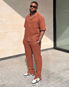 Cotton Sets With Pockets And Relaxed Fit, Relaxed Fit Cotton Sets With Pockets, Casual Cotton Collared Sets, Casual Brown Workwear Sets, Casual Brown Sets With Relaxed Fit, Casual Brown Relaxed Fit Set, Party Outfit Men, Solid Color Outfits, Outfits Hombre
