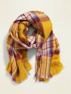 Flannel Blanket Scarf for Women Old Navy New with Tag Size: One-Size - Approximately 76" x 32" Color: Yellow Plaid **Smoke free / Pet free** Fit & SIZING Approximately 76" x 32". Cozy, soft-brushed flannel scarf, with raw-edge 1" fringe. 100% acrylic.    Machine wash cold, tumble dry low.    Imported.    Product Details    Lovely. Elegant. Stylish. Cozy flannel and fall-ready colors look good with everything.    And after those long autum strolls, this blanket scarf transitions perfectly indoors Flannel Scarf, Flannel Scarves, Braided Scarf, Easy Model, Simply Knitting, Colored Braids, Navy Blanket, Knit Edge, Navy Outfit