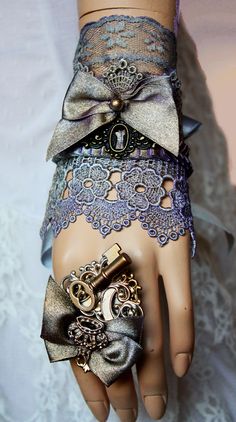 Key hole cuff and key ring set II by ~Pinkabsinthe Steampunk Witch, Mode Steampunk, Steampunk Wedding, Steampunk Cosplay, Steampunk Diy, Steampunk Accessories, Victorian Steampunk, Steampunk Costume, Gothic Steampunk