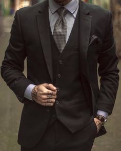 Men With Suit, Accounting Concepts, Anime Suit, Gentleman Fashion, Matric Farewell, Male Portrait Poses, Mens Fasion, Islamic Wallpaper Iphone, Black Tie Formal