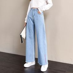 Wide Leg Jeans Outfit, Outfit Jeans, Wide Jeans, Loose Jeans, Pantalon Large, Mode Inspo, Looks Style, Wide Leg Denim, Teen Fashion Outfits