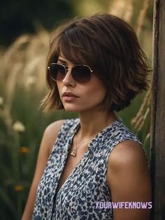 Hairstyles for Medium Length Hair: 2024 Trends Black Women Short Hairstyles, Hairstyles Theme, Cool Hairstyles For Girls, Y2k Hairstyles, Short Hair Black, Trendy Short Haircuts, Hairstyles For Short Hair, Bob Haircut, Short Bob Hairstyles