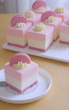 oreo strawberrycake koreanfoodrecipe koreanfood food foodie aestheticfoods aesthetic strawberry koreanrecipe Cute Strawberry Desserts, Yummy Food Dessert Aesthetic, Food Desserts Aesthetic, Strawberry Oreo Cake, Cafeteria Food Ideas, Korean Bakery Aesthetic, Aesthetic Desserts Recipes, Postre Aesthetic, Cute Desserts Aesthetic